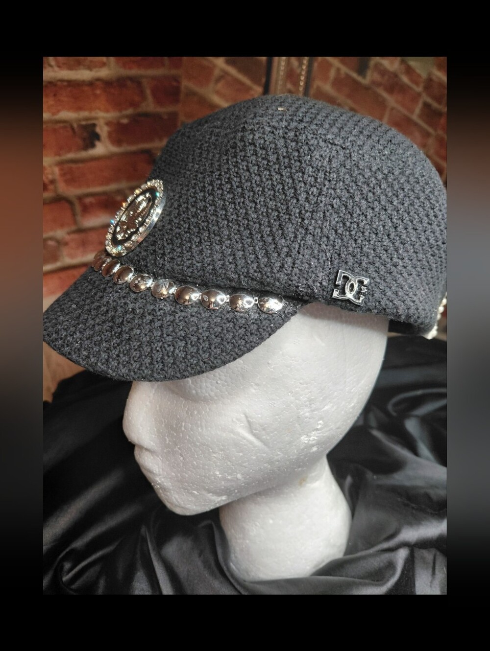 DG EMBLEM & Pearl 'LOVE' Embellished Black Knit Beret